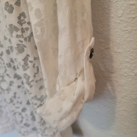 Eddie Bauer Shear Button up Top - Picture 4 of 8